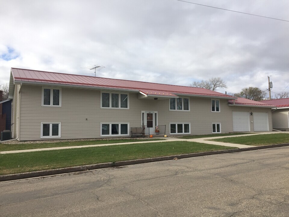 425 6th Ave NW, Unit 1 in Valley City, ND - Foto de edificio