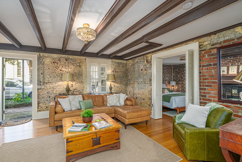 230 Habersham St in Savannah, GA - Building Photo
