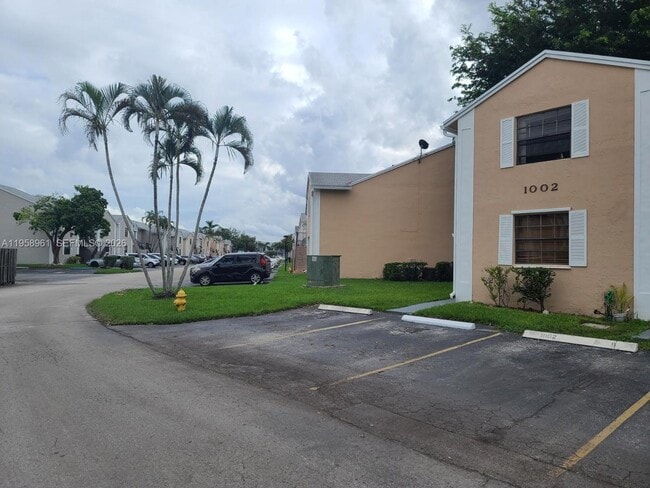 1002 Adams Ave in Homestead, FL - Building Photo - Building Photo