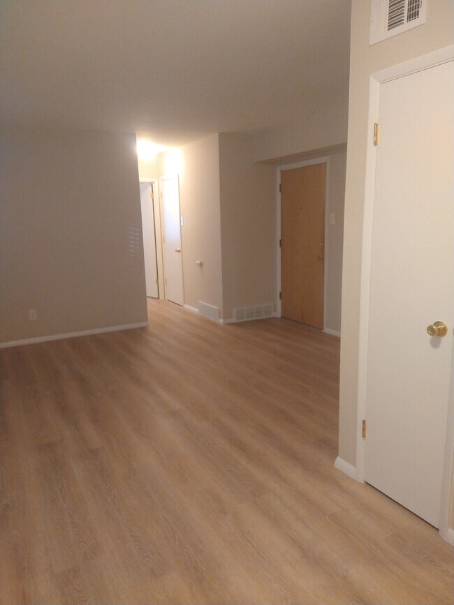 8126 Page Ave Apartments and Nearby St. Louis Apartments For Rent St