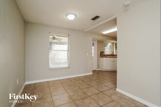 2582 Lake View Blvd in Port Charlotte, FL - Building Photo - Building Photo