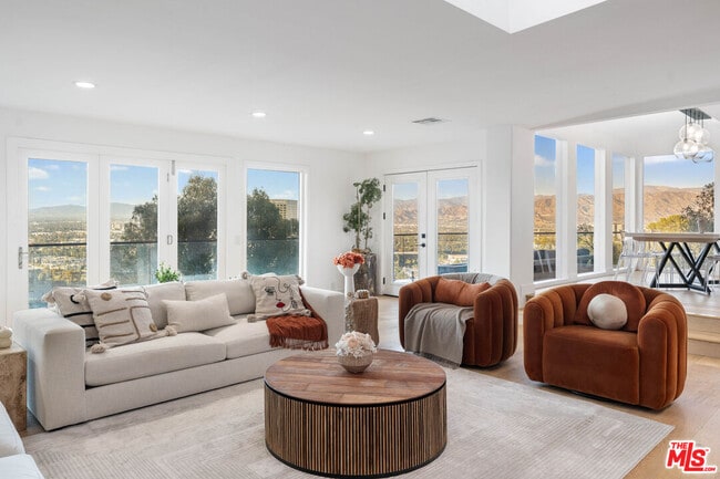 property at 3541 Multiview Dr