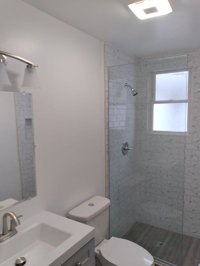 14 W Erie St
