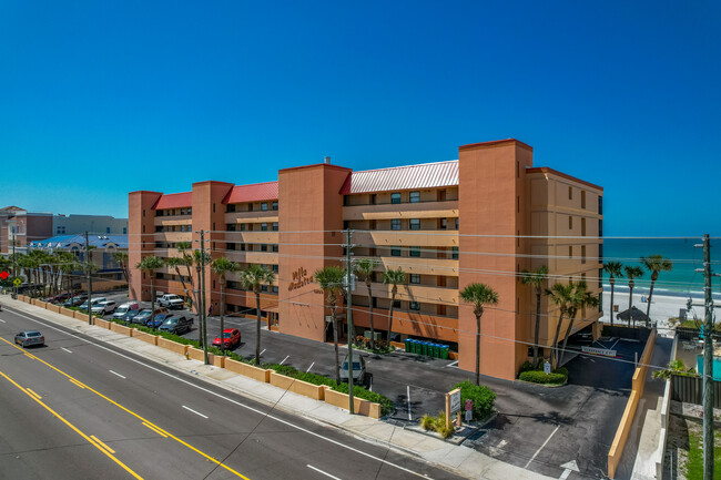 Villa Madeira Condominiums in Madeira Beach, FL - Building Photo - Building Photo