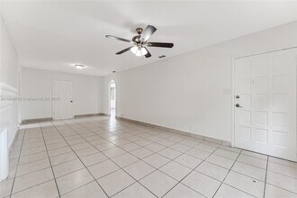 1059 NW 48th St in Miami, FL - Building Photo - Building Photo