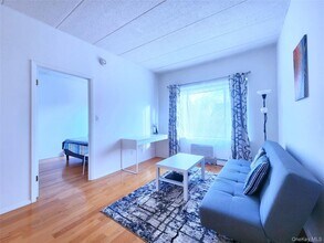 149-15 Barclay Ave in Queens, NY - Building Photo - Building Photo