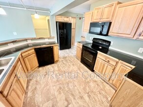 132 Middle St in Hadley, MA - Building Photo - Building Photo