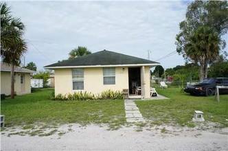 Vero Palms in Vero Beach, FL - Building Photo - Building Photo