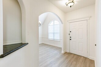 5908 95th St in Lubbock, TX - Foto de edificio - Building Photo