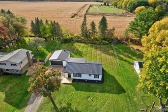 1445 N Seymour Rd in Flushing, MI - Foto de edificio - Building Photo