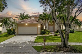 420 Montclaire Dr in Weston, FL - Building Photo - Building Photo
