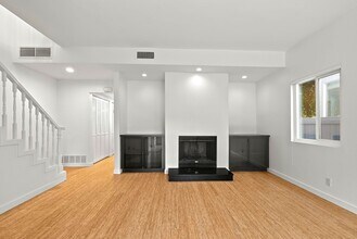 11752 Darlington Ave in Los Angeles, CA - Building Photo - Building Photo