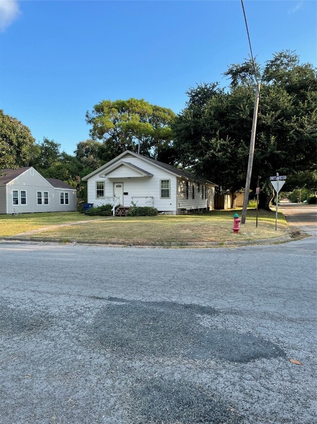 302 10th Ave N in Texas City, TX - Building Photo - Building Photo