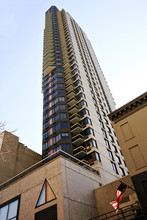 303 E 60th St in New York, NY - Foto de edificio - Building Photo