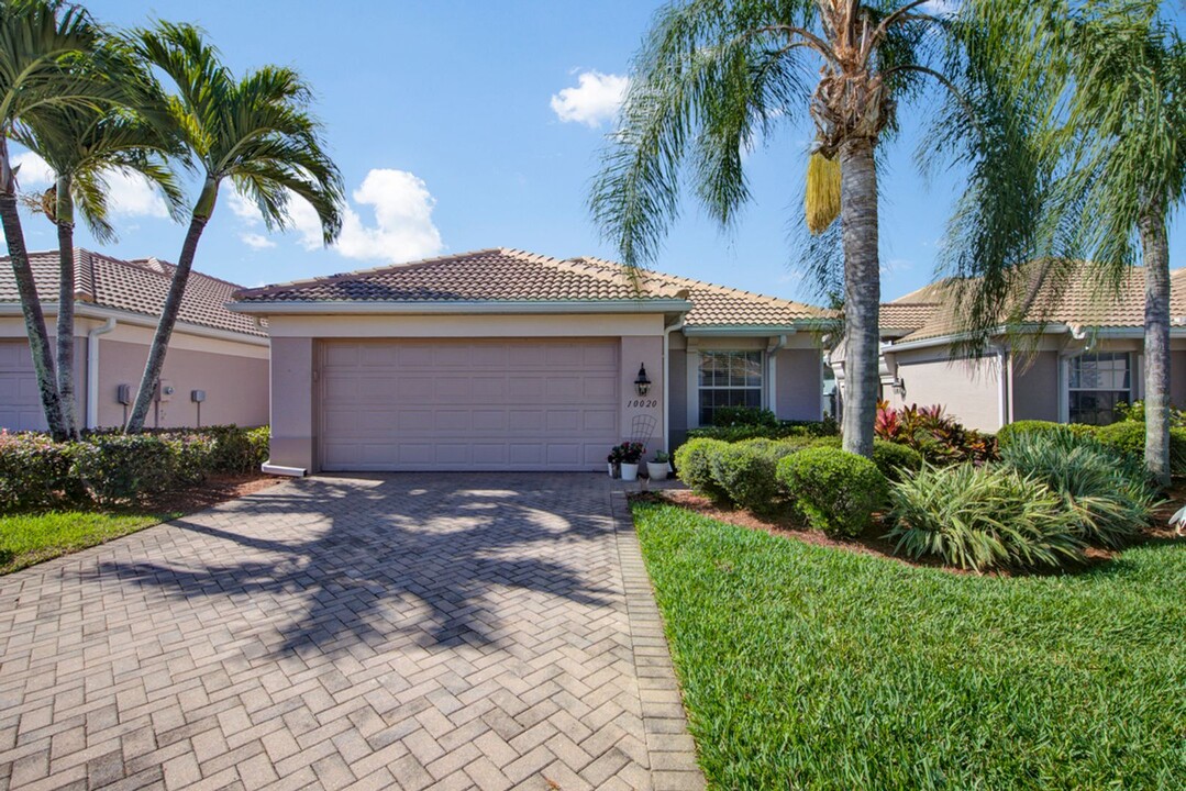 10020 Horse Creek Rd in Ft. Myers, FL - Building Photo