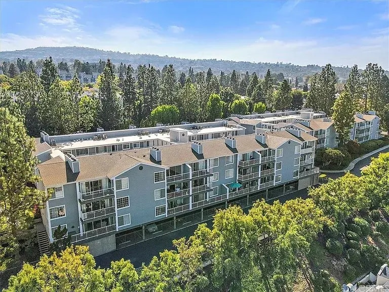 1414 Brett Pl, Unit 329 in San Pedro, CA - Foto de edificio