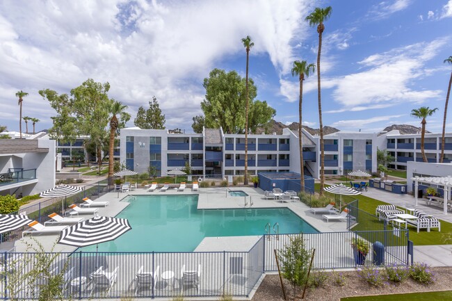 The Halifax Apartments in Phoenix, AZ - Building Photo - Building Photo