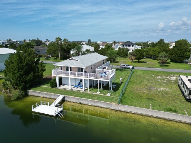 3340 Oleander Dr in Hernando Beach, FL - Building Photo - Building Photo