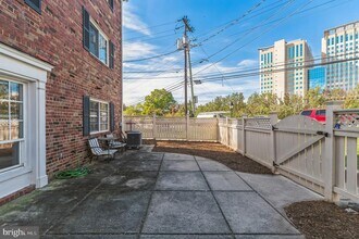 1601 N Van Dorn St in Alexandria, VA - Building Photo - Building Photo