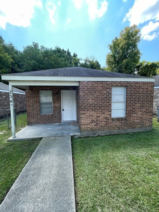2344 Elm Park Dr in Baton Rouge, LA - Building Photo