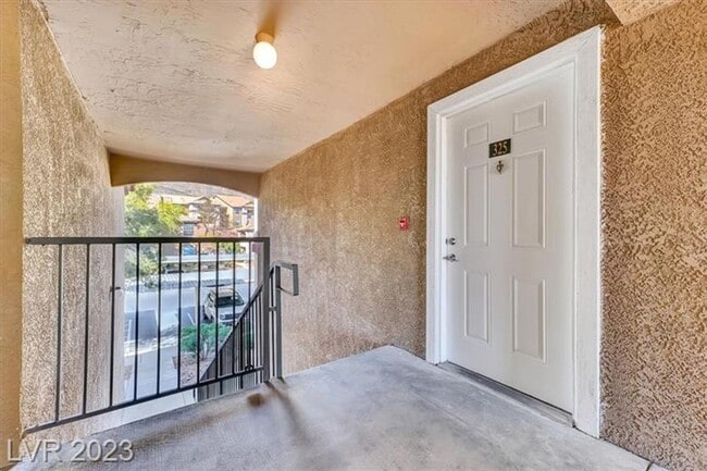 property at 231 W Horizon Ridge Pkwy