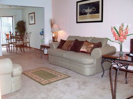 Manchester Townhomes in Columbus, OH - Building Photo