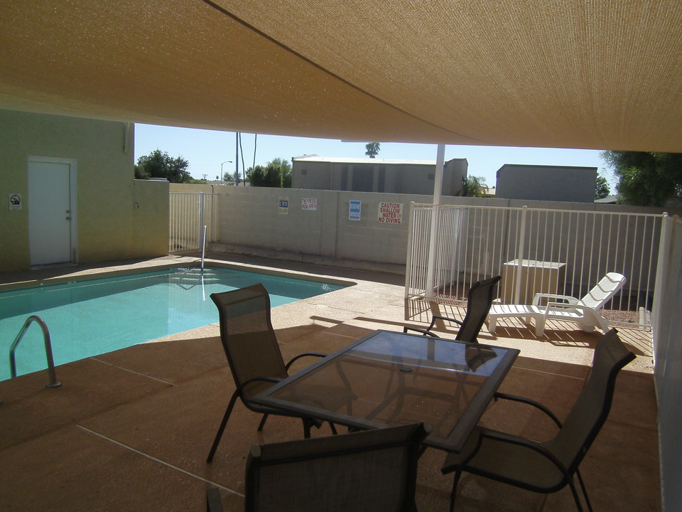 Thunderbird Terrace in Phoenix, AZ - Foto de edificio