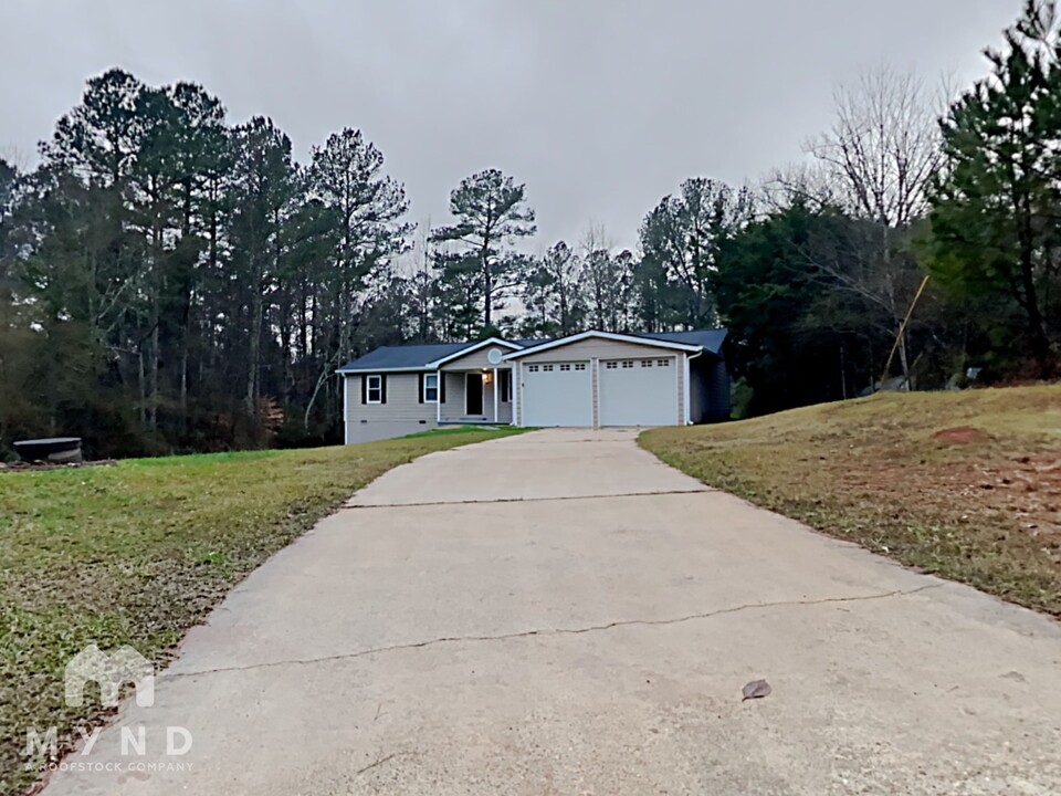 2407 Daniel Rd in Villa Rica, GA - Building Photo