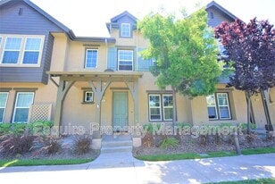 363 Feather River Pl in Oxnard, CA - Building Photo