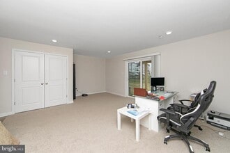 272 Macoun Way in Glassboro, NJ - Building Photo - Building Photo