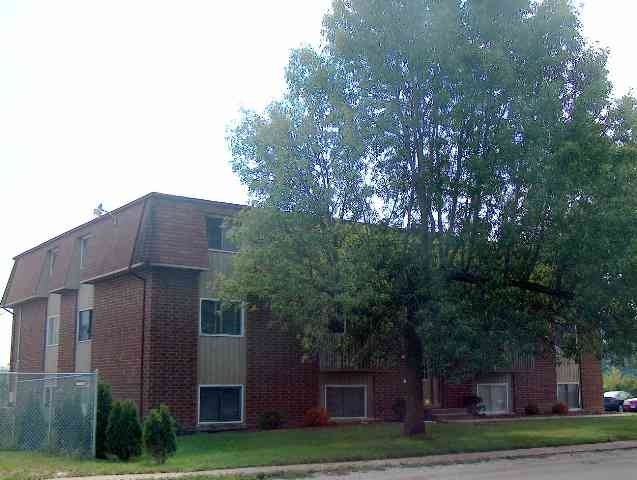 2617 Clark St in Davenport, IA - Building Photo