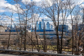 65 Hackensack Plank Rd in Weehawken, NJ - Foto de edificio - Building Photo