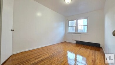 9 STREET in Queens, NY - Foto de edificio - Building Photo