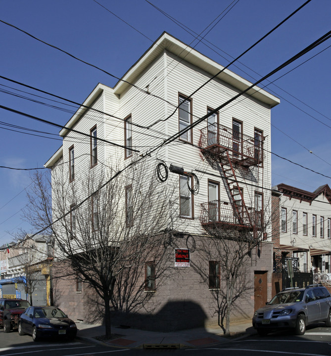 601-603 BERGENLINE AVE in Union City, NJ - Building Photo