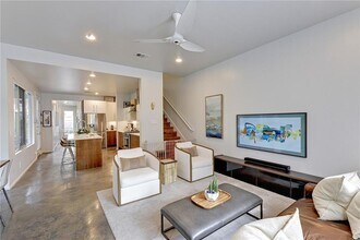 804 W Johanna St in Austin, TX - Building Photo - Building Photo
