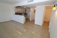 1025 Alton Rd, Unit 206 in Miami Beach, FL - Building Photo - Building Photo