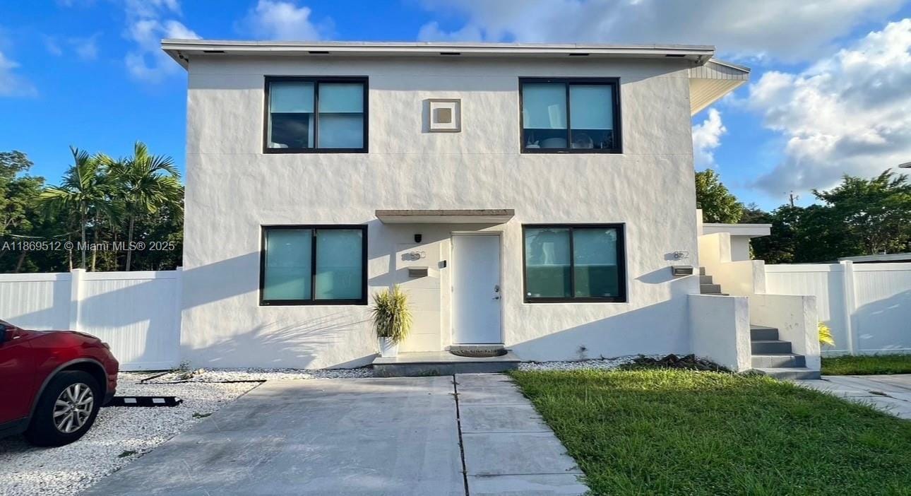 850 NE 124th St in North Miami, FL - Building Photo