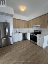 60 Donald St in Barrie, ON - Building Photo - Building Photo