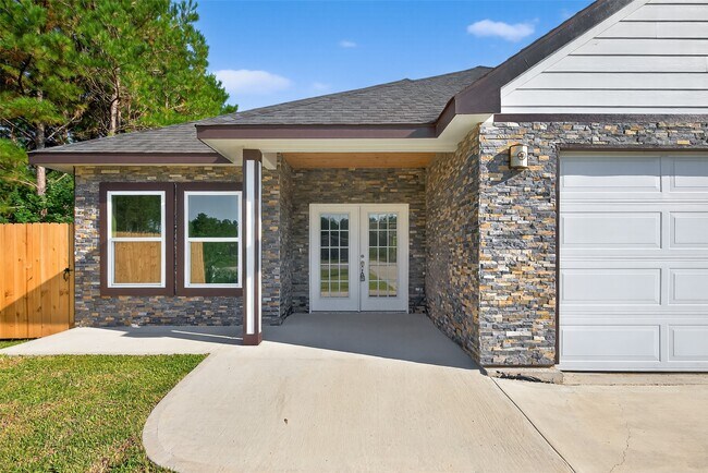 5121 Rd 3540 in Cleveland, TX - Building Photo - Building Photo