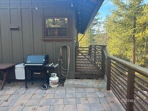 25405 Seneca Dr in Idyllwild, CA - Building Photo - Building Photo