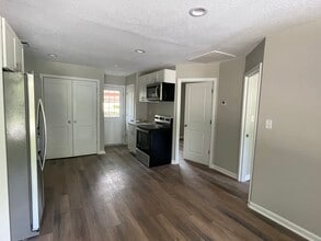 102 Dylan Dr in Glennville, GA - Building Photo - Building Photo