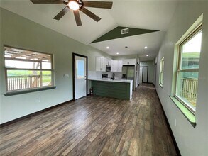 31528 Tyndall Rd in Zephyrhills, FL - Building Photo - Building Photo