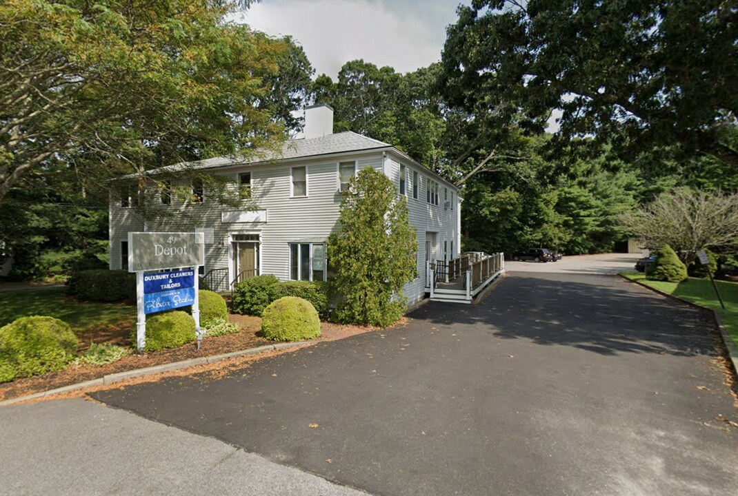 49 Depot St in Duxbury, MA - Building Photo