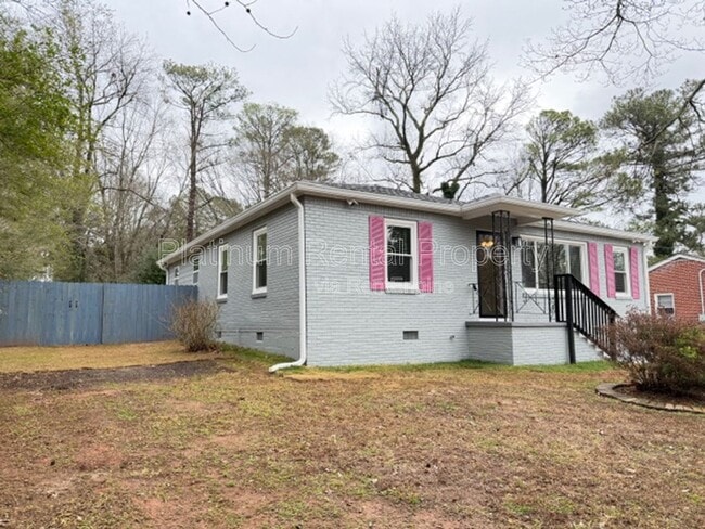 1900 Selwyn Dr in Decatur, GA - Building Photo - Building Photo