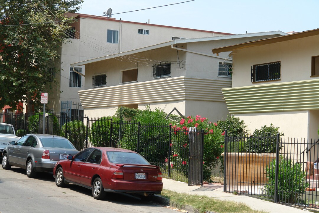 407 S Park View St in Los Angeles, CA - Building Photo