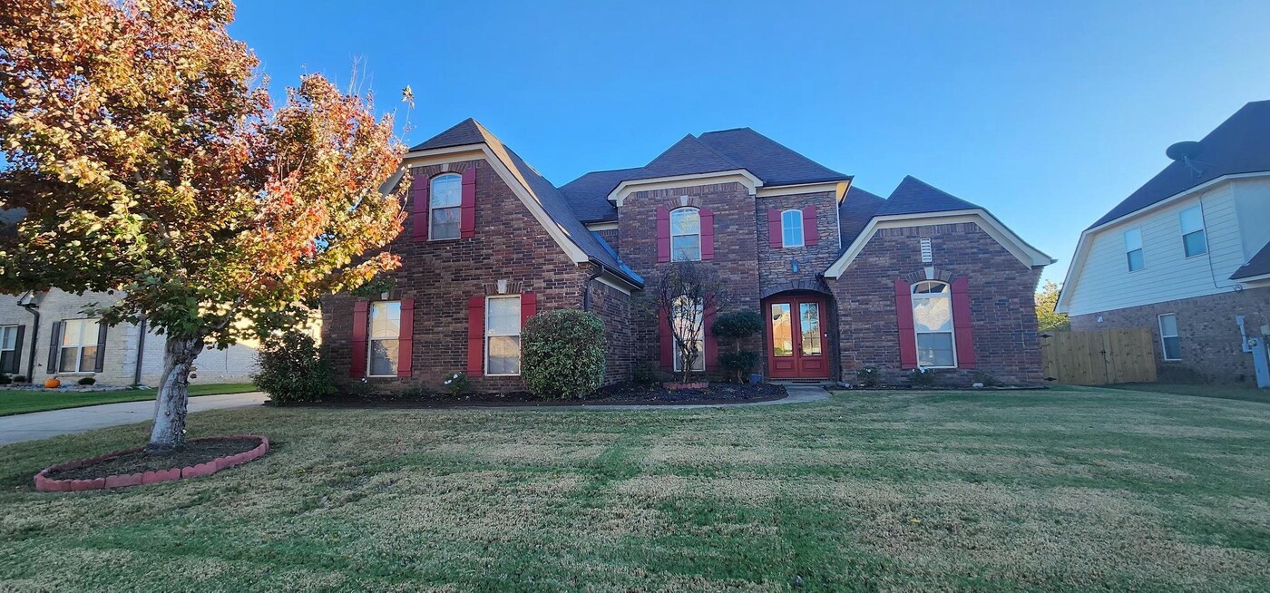 7895 Anna Calla Way in Bartlett, TN - Foto de edificio