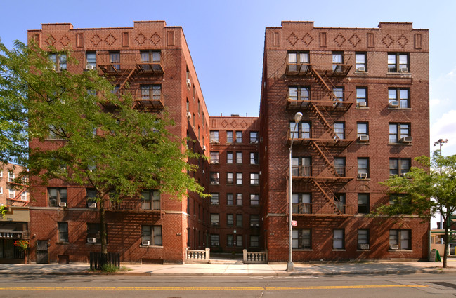 Manhattan College Parkway Apartments in Bronx, NY - Foto de edificio - Building Photo