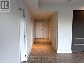 8 Cumberland St in Toronto, ON - Building Photo - Building Photo