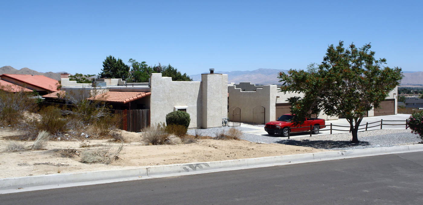 16329 Quantico Rd in Apple Valley, CA - Building Photo