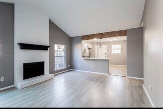 4900 E Stassney Ln in Austin, TX - Building Photo - Building Photo